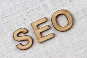 Como o SEO pode ajudar a combater a desinformação online?