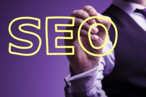 SEO e redes sociais: integrar estratégias para maximizar resultados