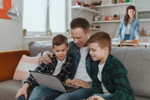 Desenvolvimento infantil na era digital: o que os pais precisam saber